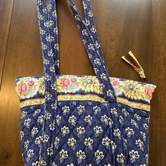 Vera Bradley Madison Blue Retired Quilted Floral Navy Shoulder Bag - Picture 5 of 6
